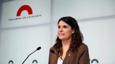 La portavoz de Junts en el Parlament, Mònica Sales, en rueda de prensa. Foto: ACN