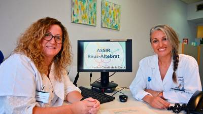Otón y Leiva forman parte del equipo médico que atiende a las mujeres en el ASSIR del CAP Sant Pere de Reus. Foto: Alfredo González