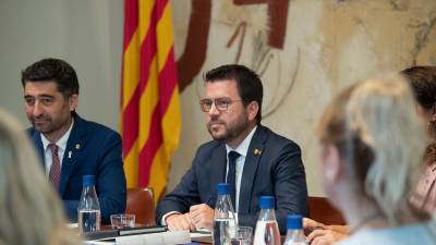 El presidente de la Generalitat, Pere Aragonès junto al vicepresidente y conseller de Políticas Digitales y Territorio, Jordi Puigneró. FOTO: EFE