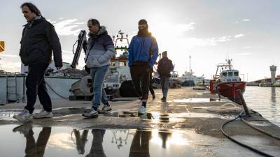 El ambiente en la Confraria de Pescadors de Tarragona es de impotencia y tristeza por la falta de capturas. Foto: Àngel Ullate