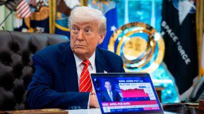 Trump ha vuelto a revolucionar el mercado mundial anunciando nuevos aranceles al acero. foto: efe