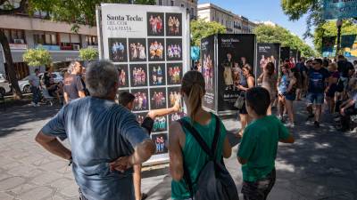 Los seis plafones con las imágenes están en la Rambla, a la altura del Teatre Tarragona aproximadamente. Foto: Àngel Ullate