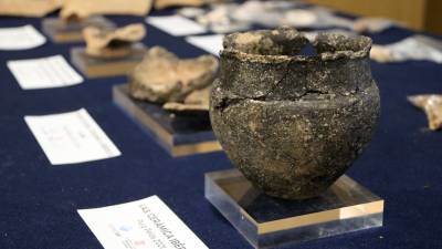 Vas d'època ibèrica trobat al jaciment Puig Pelós de Cunit. Foto: ACN