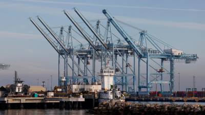 Trump retrasó a un mes los aranceles que había impuesto a las importaciones de Canadá y México, pero las tarifas del 10 % a las importaciones chinas entraron en vigor. Foto: EFE