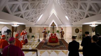 Imagen del papa Francisco en su féretro. Foto: EFE