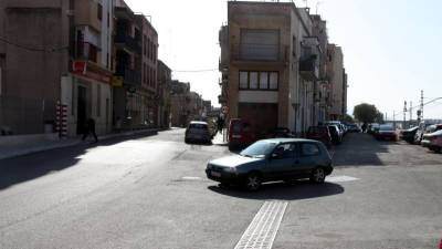 La intersecció entre l'avinguda Canigó, a la dreta, i el carrer Barcelona es farà amb la construcció d'una rotonda en aquest punt. Foto: ACN