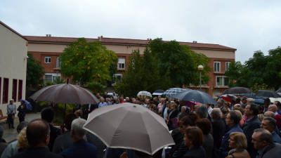 Centenars de persones durant l´acte celebrat ahir al Tanatori de Valls per acomiadar Pau Nuet. FOTO: M. PLANA