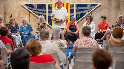 Presentació del llibre a la Cisterna del Vall d’Alcanar. foto: joan revillas