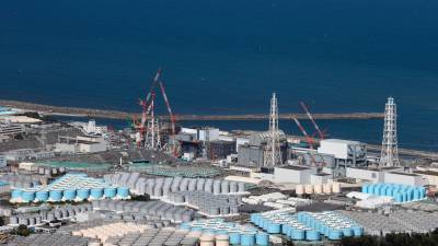 Una imagen aérea de la central nuclear de Fukushima y sus tanques conteniendo agua radiactiva. Foto: EFE