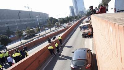 Los Mossos d'Esquadra han detenido esta mañana al conductor de un camión de butano robado que circulaba contra dirección por la Ronda Litoral de Barcelona