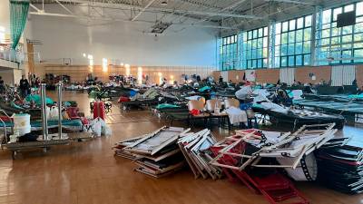 Pabellón de una escuela de Polonia convertido en centro de acogida de refugiados ucranianos. Foto: ACN