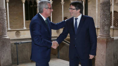 Josep Fèlix Ballesteros junto al presidente Puigdemont este mediodía. Foto: Cedida