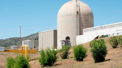 La entrada de agua de mar en el condensador obliga a parar la central nuclear de Vandellòs