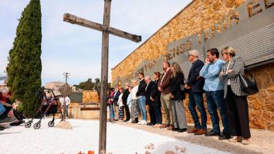 Imagen del acto en el cementerio de Tarragona en homenaje a las víctimas de la represión franquista. Foto: Àngel Ullate