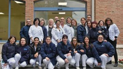 Imagen de parte de los trabajadores del centro sociosanitario. FOTO: ALFREDO GONZÁLEZ