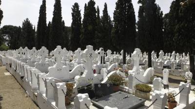 Imagen general del cementerio de Cambrils, donde está previsto construir una tumba con capacidad para ocho cuerpos. Foto: Alba Mariné