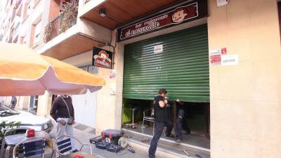 Imagen de un bar de la calle País Basc, víctima del episodio de la pasada madrugada. Foto: Alba Mariné
