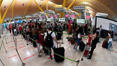 Facua aconseja a los usuarios aportar todas las pruebas que sean posible que demuestren que el retraso se ha debido a las colas. Foto: EFE