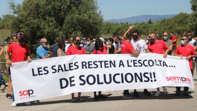 Concentració d'una cinquantena de membres d'USPAC i del sindicat SAP dels Mossos d'Esquadra que han rebut amb xiulades al conseller d'Interior Joan Ignasi Elena. Foto: ACN