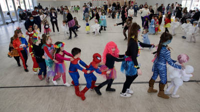 Festa del Carnaval infantil de Deltebre, ahir a la tarda. foto: joan Revillas