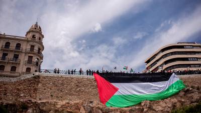 Bandera de Palestina en el Balcó del Mediterrani. Foto: Cedida