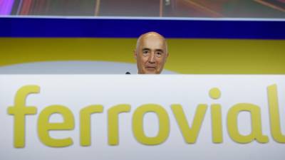 El presidente de Ferrovial, Rafael del Pino, interviene en la junta que celebra este jueves la empresa en Madrid. Foto: EFE