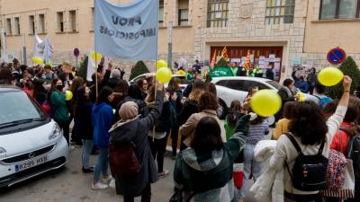 Una protesta de educación en Tortosa. Hay afectados del mundo de la enseñanza pero también de otros sectores públicos. foto: joan revillas