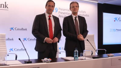 Gonzalo Gortázar, consejero delegado y Jordi Gual, presidente de CaixaBank. Foto: ACN