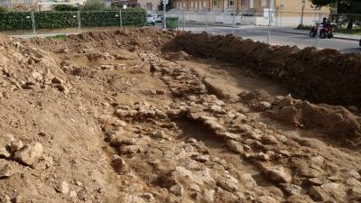 El asentamiento est&aacute; junto a la desembocadura del Foix.