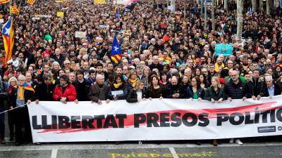 Un momento de la manifestaci&oacute;n convocada por la ANC en protesta por la detenci&oacute;n hoy en Alemania del expresidente de la Generalitat Carles PuigdemontFoto: EFE