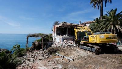Los trabajos de demolición del chalet se llevaron a cabo en mayo de 2017 tras la expropiación de los terrenos. Foto: Pere Ferré