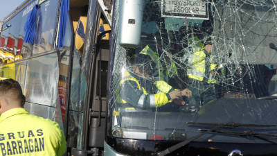 Estado en que quedó el bus que volcó el pasado miércoles. El conductor dio positivo por cocaína. FOTO: EFE