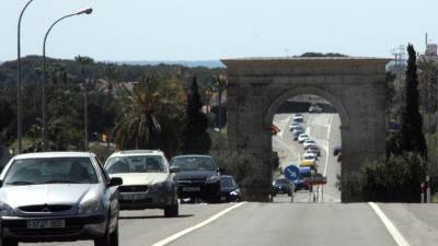 Retenciones en la carretera N-340 a la altura de Roda de Berà en Semana Santa. Foto: DT