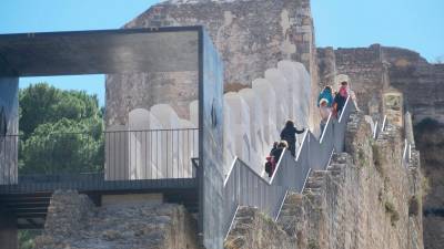 Els veïns trien rehabilitar un tram de muralla de Tortosa