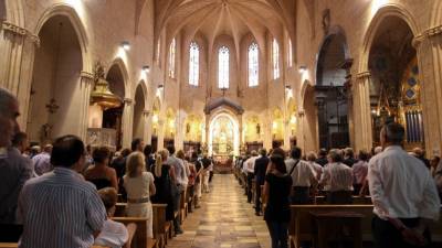 Imagen de la Prioral de Sant Pere, ayer al mediodía durante el funeral de Joaquim Oliva. Foto: Alba Mariné