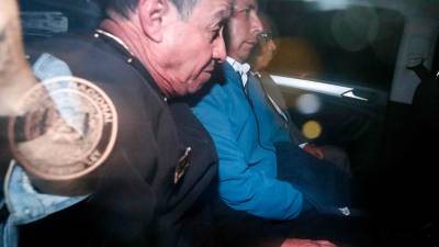 El traslado del expresidente Castillo, una vez detenido. FOTO: EFE