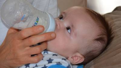 Los bebés que participa en el estudio deben consumir leche de crecimiento. Foto:URV