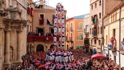 Aleta del 5 de 9 amb folre de la Colla Jove Xiquets de Tarragona descarregat en primera ronda. Foto: ACN