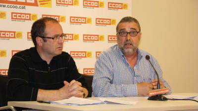 José Cachinero, secretari d'Acció Sindical i Política Sectorial del sindicat, acompanyat per Salvador Clarós, membre de la Secretaria que ha coordinat l'informe sobre evolució dels ERO al 2014 en un moment de la presenta