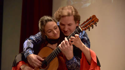 El dúo de guitarra Tamayo-Montesinos durante una de sus actuaciones. Foto: Cedida.