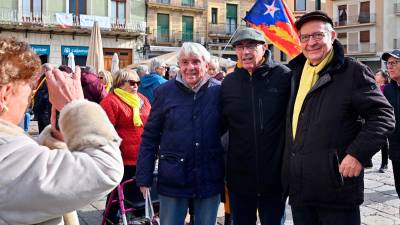 Al centre, Lluís Llach amb membres dels Avis i Àvies de Reus per la Llibertat. FOTO: Alfredo González