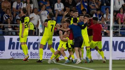 El Girona celebró en Tenerife, tras ganar la vuelta de la final del play-off, su regreso a Primera División. foto: efe
