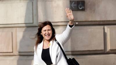 La presidenta suspendida del Parlament, Laura Borràs, a su salida del Tribunal Superior de Justicia de Cataluña (TSJC) donde este viernes se ha iniciado el juicio contra ella. Foto: EFE