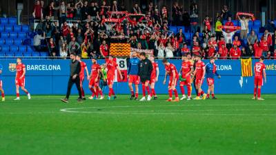 La afición del Nàstic despidió a sus jugadores en pie y con aplausos por la actuación realizada ante el Barça Atlètic. foto: jc borrachero/nàstic