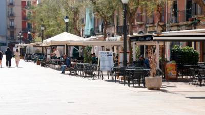 Imagen de terrazas de bares de Tarragona tras el apagón. Foto: ACN