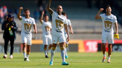 Dani Alves celebra un triunfo con Pumas, su actual equipo. Foto: EFE