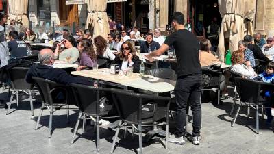 Terrazas instaladas en la plaza del Mercadal de Reus. FOTO: Alfredo González