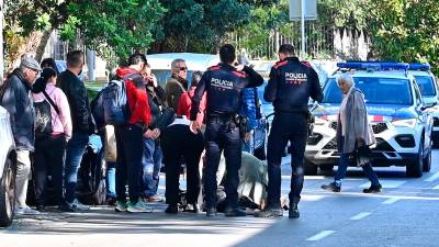 El atropello se ha producido enfrente de la oficina de Correos de Reus, en la plaza de la Llibertat. Foto: Alfredo González
