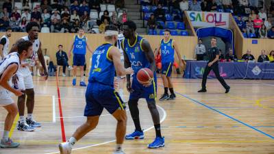 El CB Salou volvió a mostrar su faceta más imparable y derrotó con firmeza al CB L’Hospitalet. Foto: Àngel Ullate