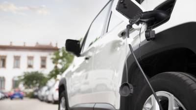 Los vehículos de cero y bajas emisiones se posicionan como primera opción de compra con el 38,5% del mercado en el mes.